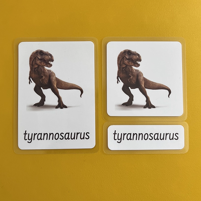 Tarjetas de dinosaurios de tres partes con soporte