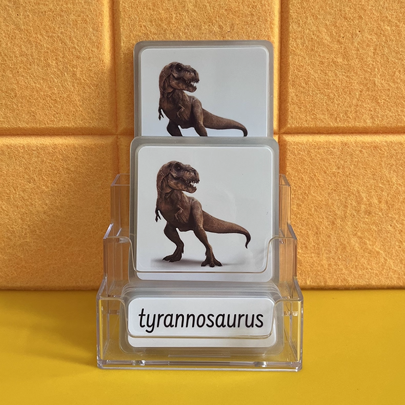 Tarjetas de dinosaurios de tres partes con soporte